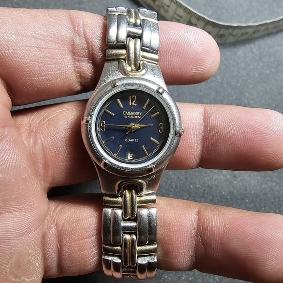 Embassy By Gruen Ladies Quartz Watch Silver Tone Blue Dial Working GEM1102 shows - Picture 1 of 10